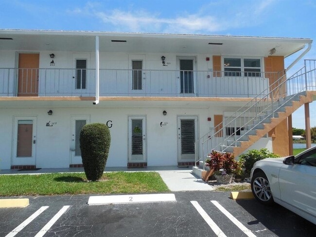 Building Photo - 1116 Lake Terrace
