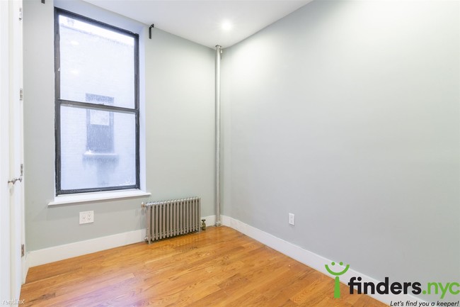 Building Photo - 3 br, 1 bath Apartment - 4242 Broadway 6D