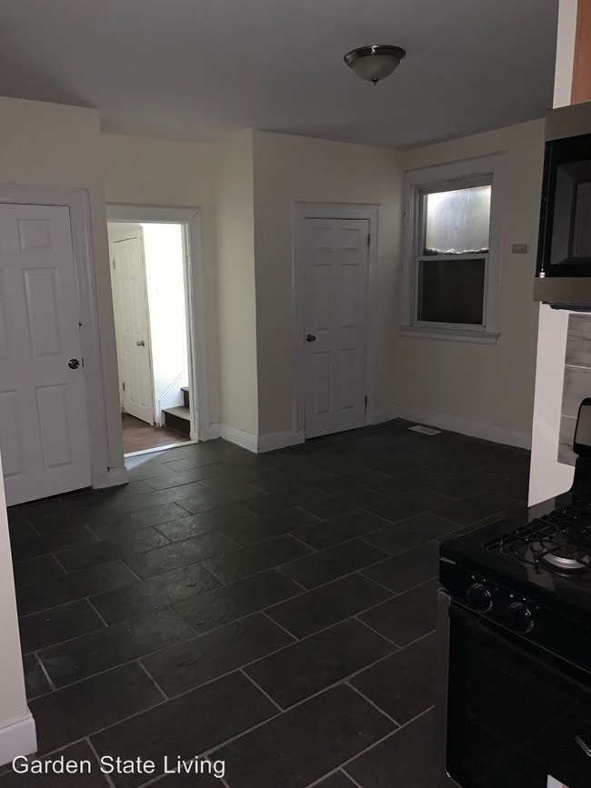 Building Photo - 6 br, 2 bath House - 25-27 Homestead Park