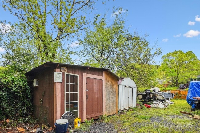 Building Photo - 6800 Deanwood Pl