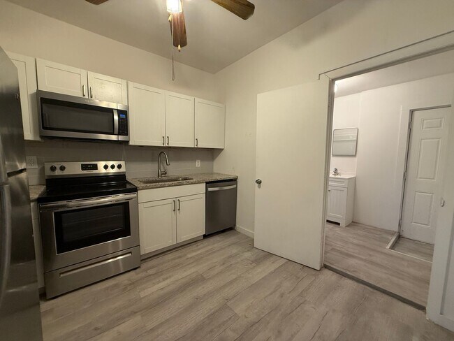 Building Photo - 401 N Wild Olive Ave