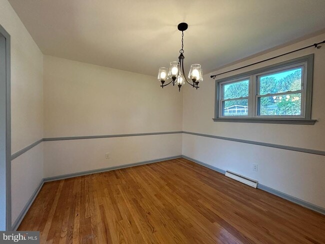 Building Photo - 118 Country Club Dr