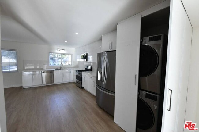 Building Photo - 3125 Jacinto Ave