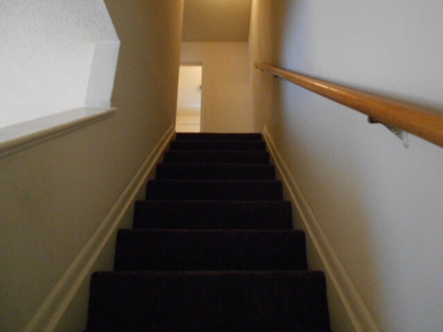 Escalera - 202 Concord St