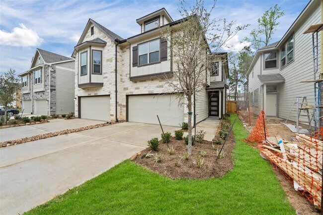 Building Photo - 355 Biltmore Loop