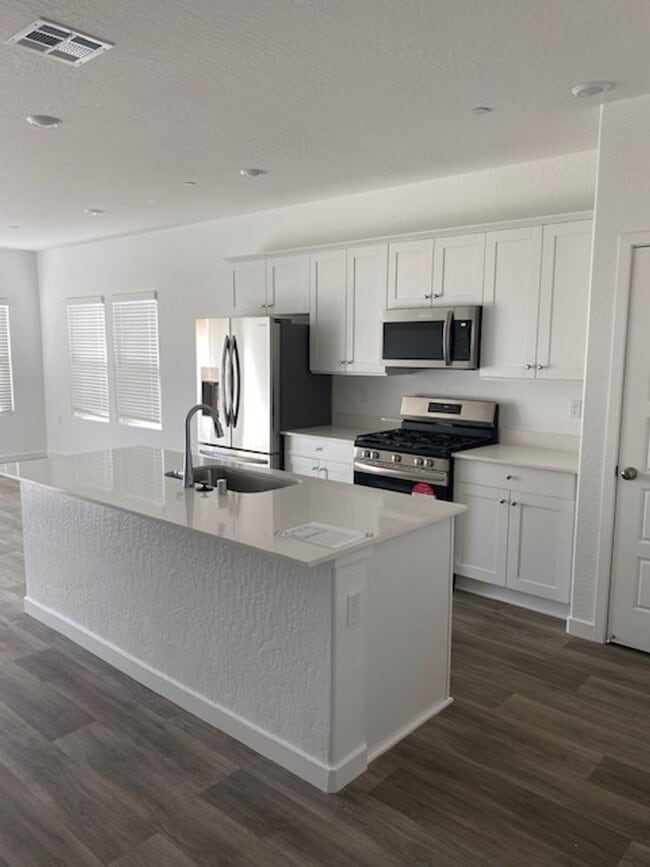 Building Photo - Beautiful 4BR Single-Level Home in Madera’s New Community!