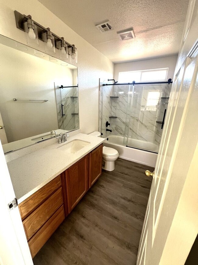 Foto del edificio - BEAUTIFUL 4 BEDROOM, 2.5 BATH HOME