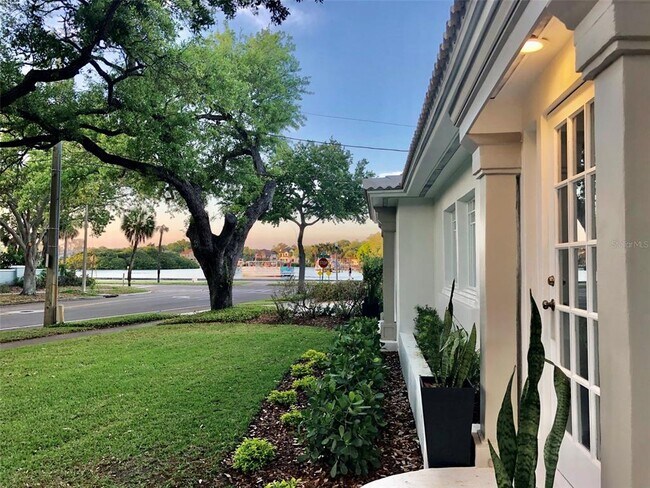 Foto del edificio - 1801 Beach Dr NE