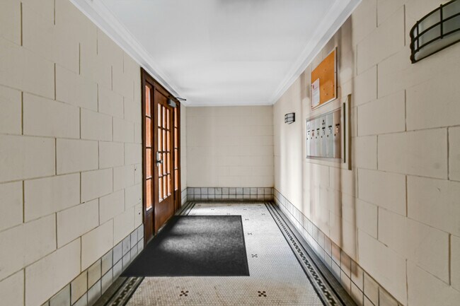 Foto del edificio - 5454 S Cornell Ave