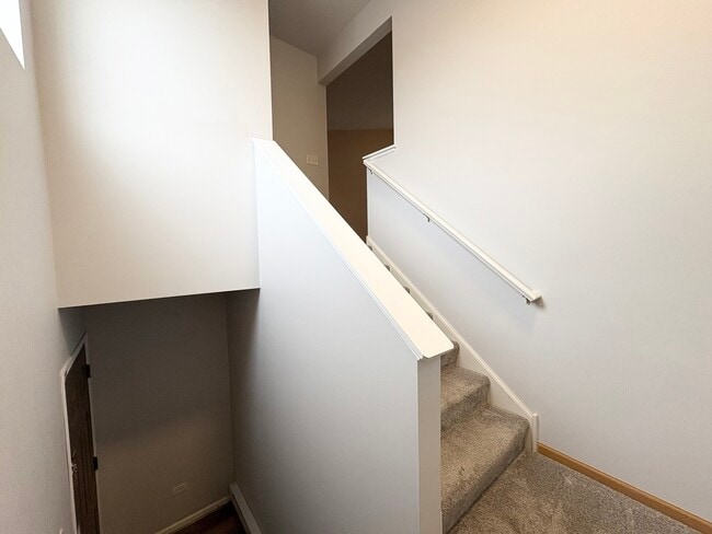 Building Photo - 2219 Silverstone Dr