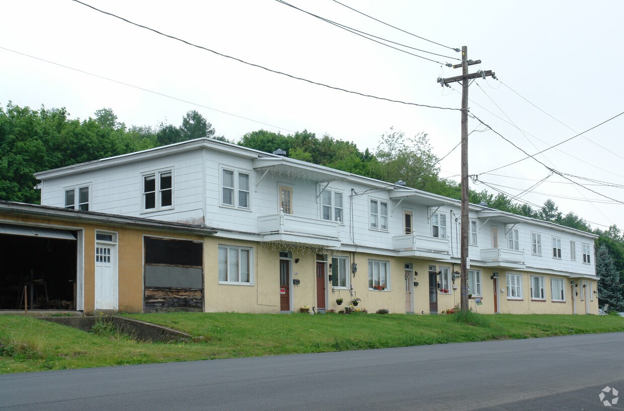 128140 W 7th St, Mount Carmel, PA 17851 Apartments in Mount Carmel