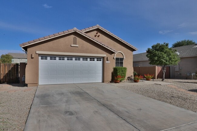 Building Photo - 3 bedroom 2 bath home with a den in san tan valley! No April rent!