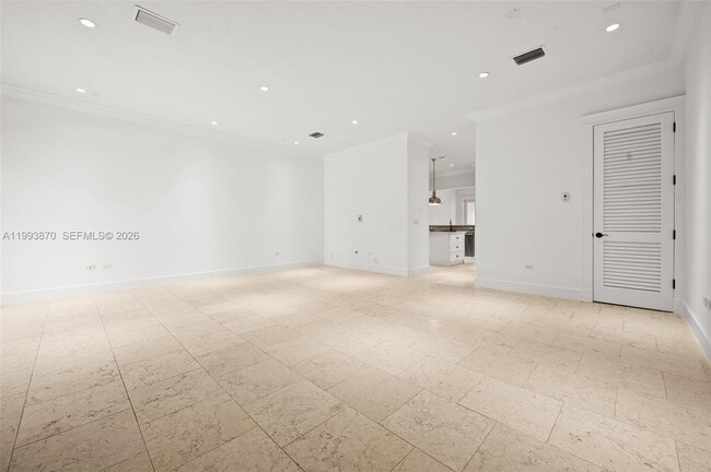 Building Photo - 530 Valencia Ave