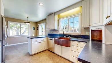 Building Photo - 1827 Creekside Rd