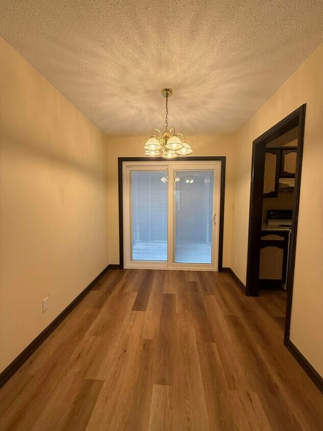 Foto principal - 725 N Stackman Dr