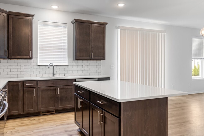 Building Photo - 1043 Juniper Ln