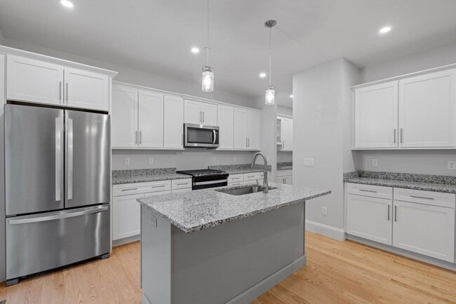 Building Photo - 945 Londonderry Tpke