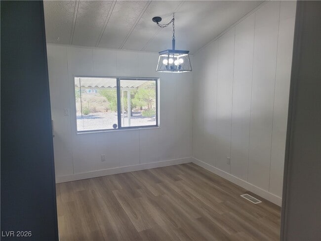 Building Photo - 1060 S Bunch St