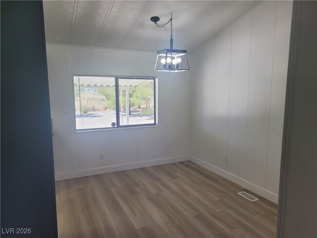 Foto del edificio - 1060 S Bunch St