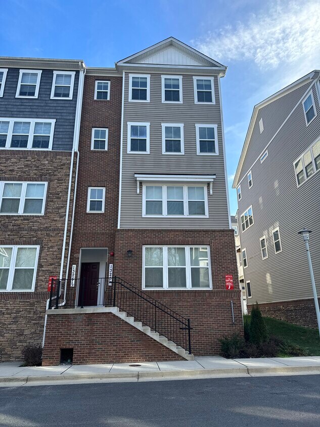 1325 Foggy Turn Unit 24, Crofton, MD 21114 Condo for Rent in Crofton