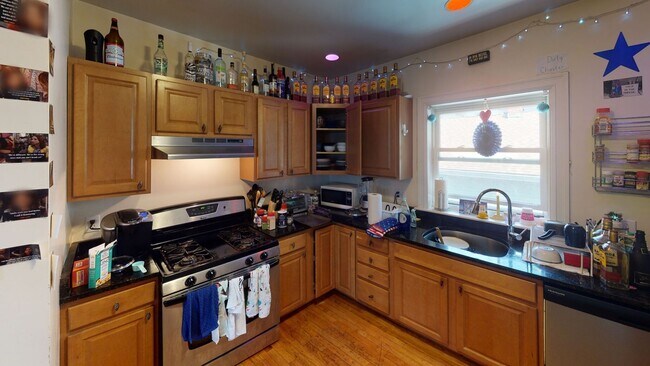 Building Photo - Unique BU Apartment