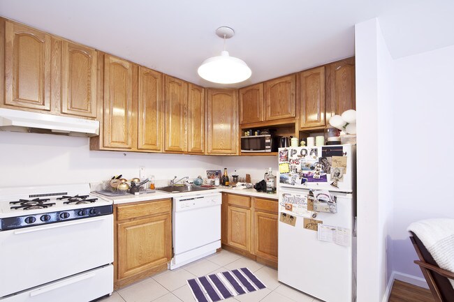Foto del edificio - 422 E 10th St