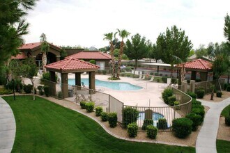 Building Photo - 2929 W Yorkshire Dr