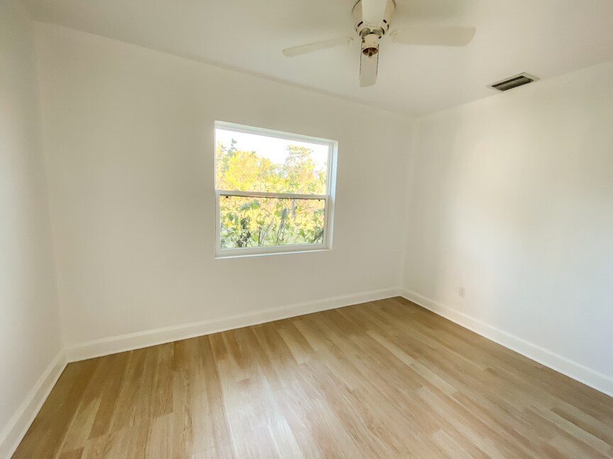 Primary Photo - 12850 Florida Av