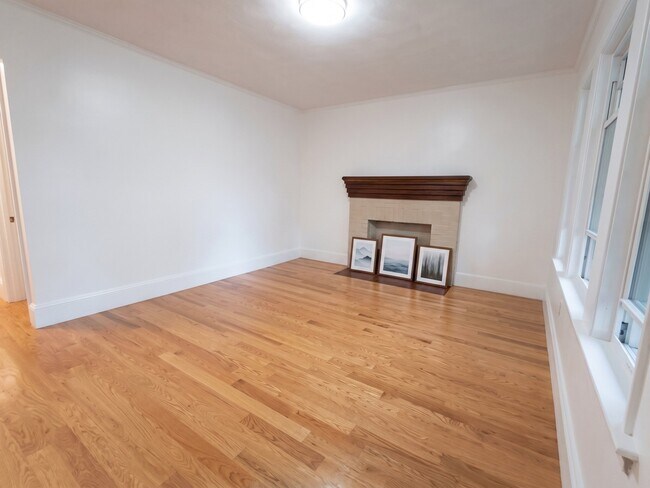 Building Photo - 135 Safford St