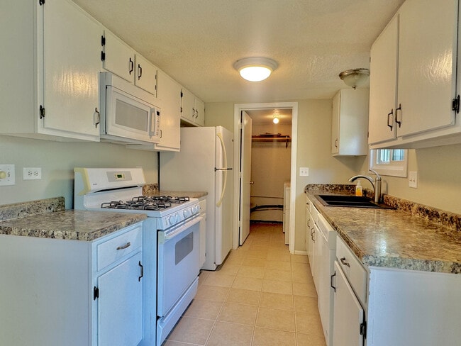 Building Photo - 3302 Acorn Ct