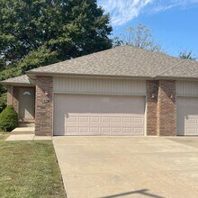 Building Photo - 1995 S Farm Rd