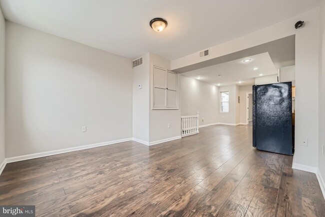 Foto del edificio - 3703 E Pratt St