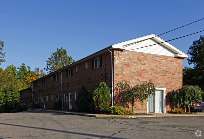 Hilltop Apartments - Hilltop Apartments and Townhomes