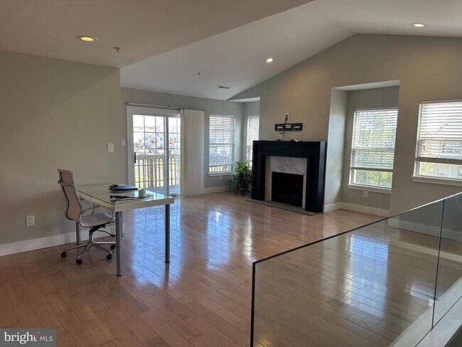 Foto del edificio - 9 Wagon Wheel Rd