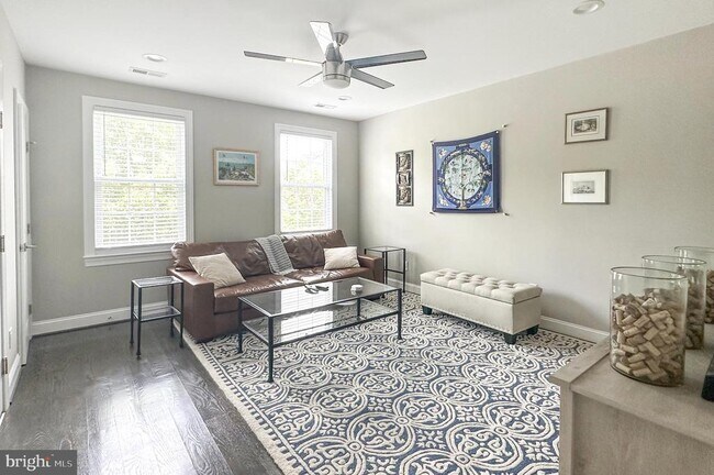 Foto del edificio - 2215 40th St NW