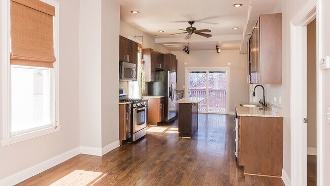 Foto del edificio - 1664 N Richmond St