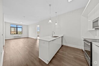 Building Photo - 121 34th St