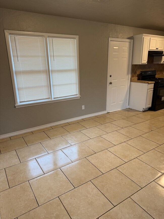 Building Photo - Charming 3-Bedroom Home with Bonus Room – Fully Updated and Move-In Ready!