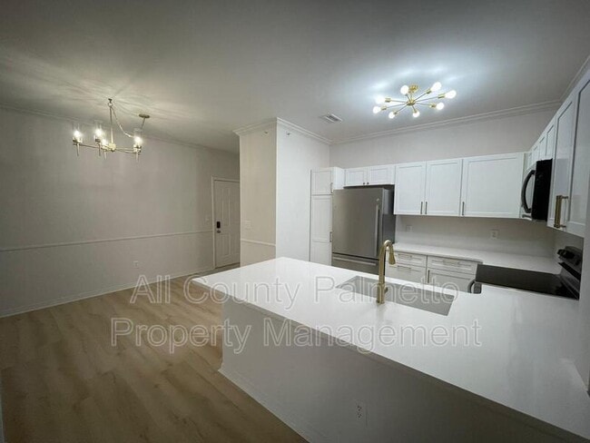 Building Photo - 130 River Landing Dr