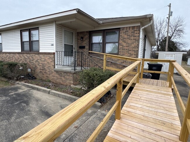 Building Photo - 2 bedroom 1 bath duplex in Lone Oak