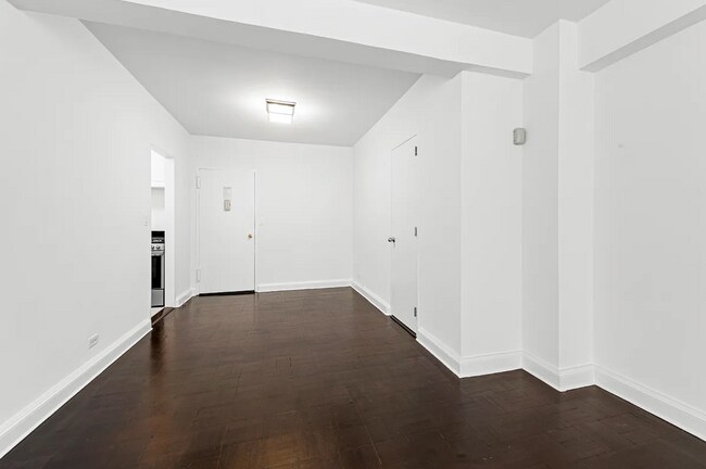Foto del edificio - 145 E 48th St