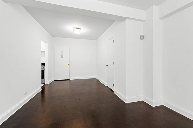Building Photo - 145 E 48th St