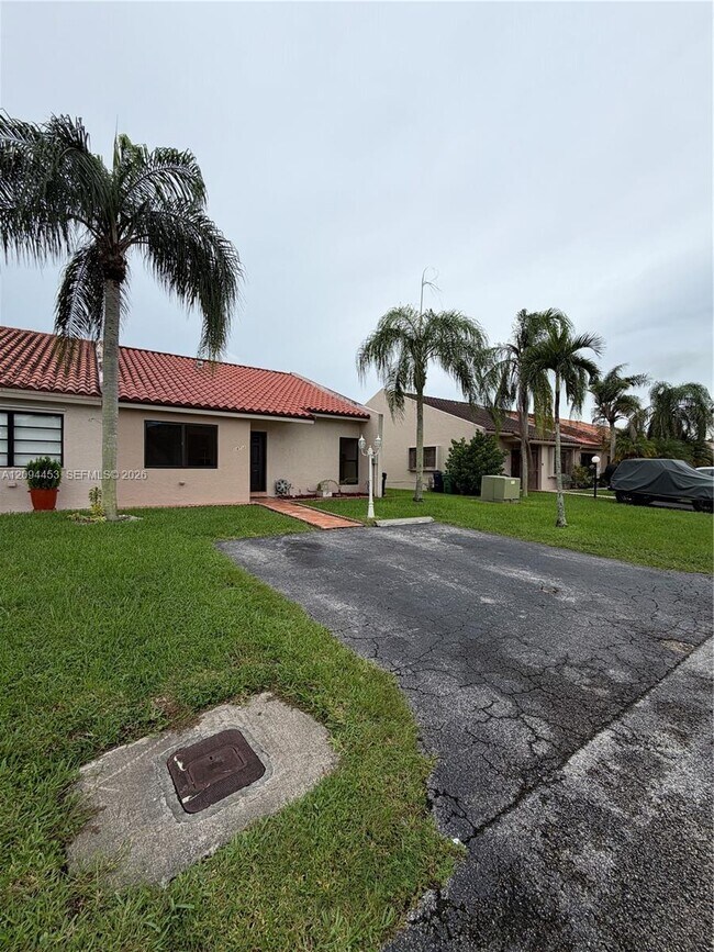 Building Photo - 14712 SW 63rd Ln