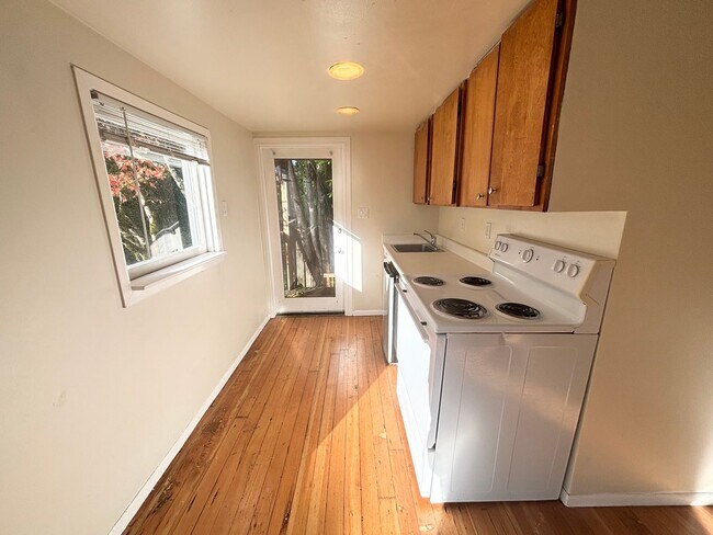 Foto del edificio - Cute Detached Studio in the Hillsdale Neig...