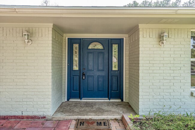 Building Photo - 2300 Picadilly Ln