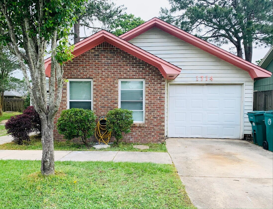 Primary Photo - 1714 Bennetts End