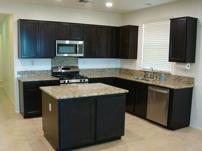 Building Photo - 38539 Divot Dr