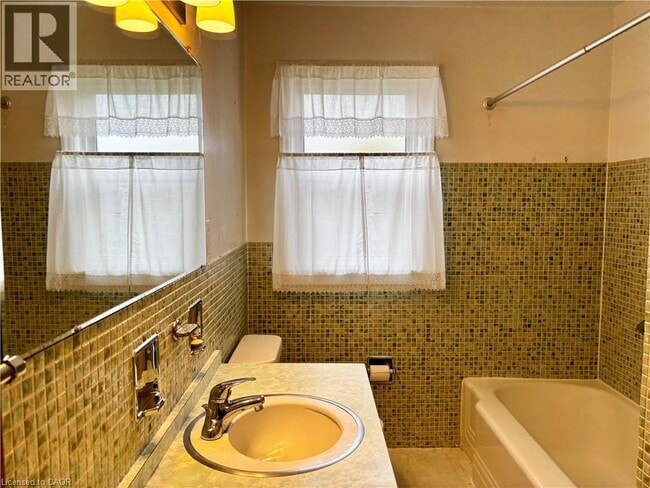 Building Photo - 155 Ann St