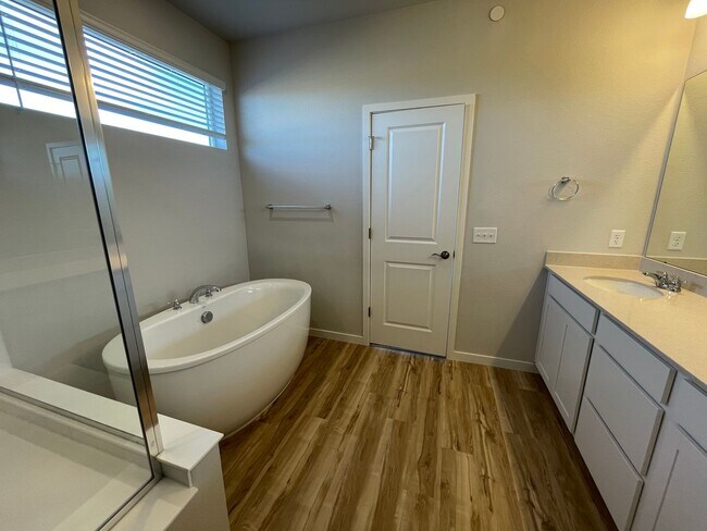 Foto del edificio - Charming 3b/3b New Build In Erie- Available NOW!