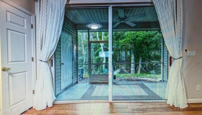 Foto del edificio - 8424 Thornbush Ct